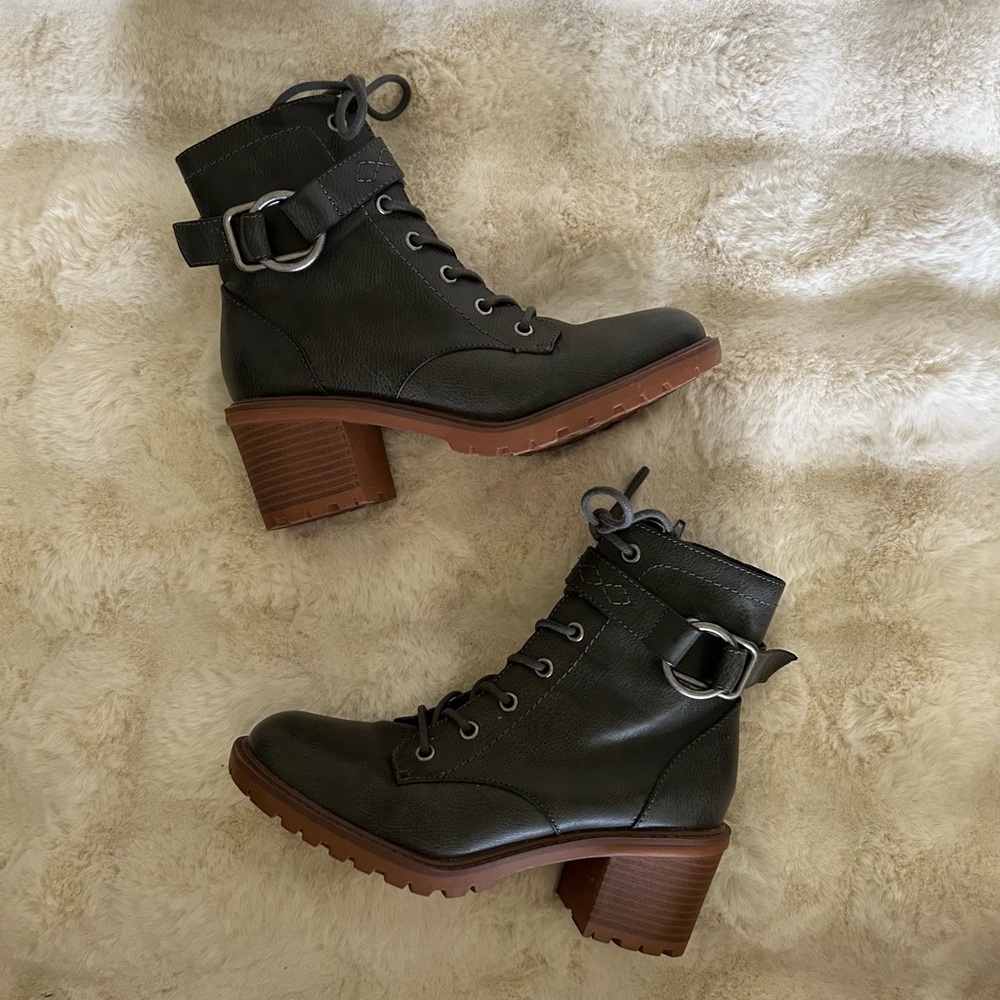 NWOT. Sugar Dark Green side zip-up Boots with Brown Heel